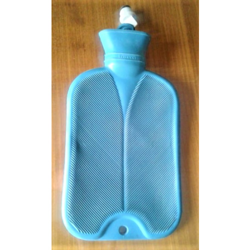 BOLSA DE AGUA CALIENTE PIRELLI CON TAPÓN A ROSCA