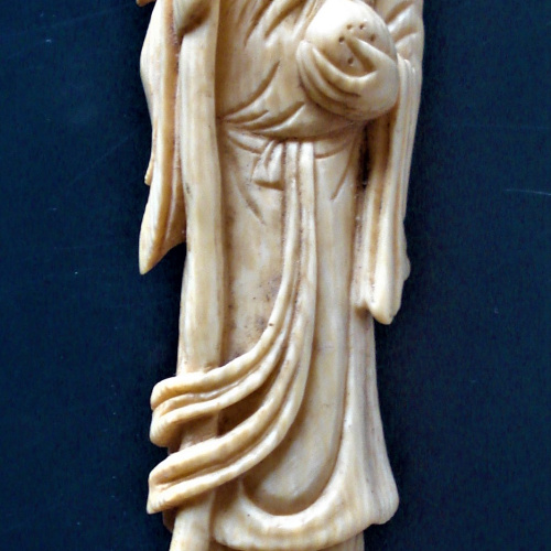 ESTATUILLA CHINA DE MATERIAL NOBLE 12 CM DE ALTO TOTAL