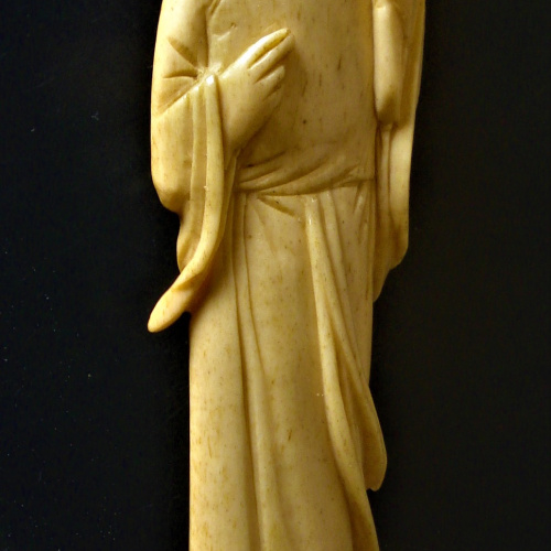 ESTATUILLA CHINA MUJER DE MATERIAL NOBLE 12 CM DE ALTO TOTAL
