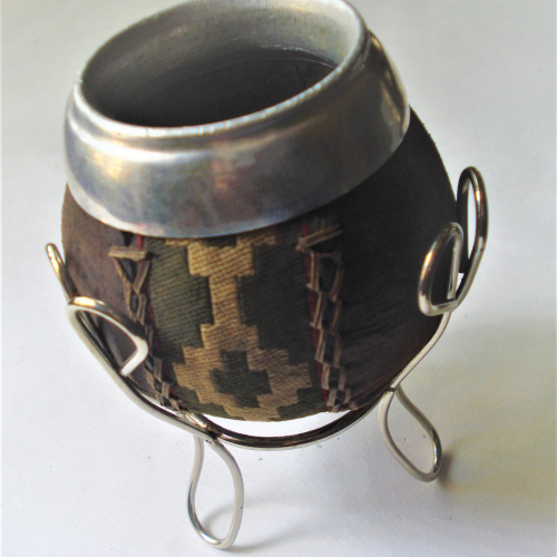 MATE DE PAMPA CON GUARDA Y BASE DE METAL PARA LAS REUNIONES GAUCHESCAS O PARA PROPIA SATISFACCIÓN