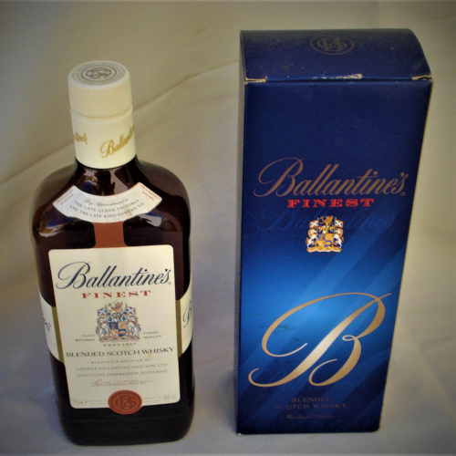 BOTELLA VACÍA Y CAJA DE WHISKY BALLANTINE´S LICOR 750 ML. COLECCIONABLE DECORACIÓN