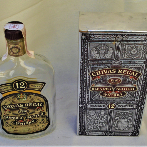 BOTELLA VACÍA CON CAJA DE WHISKY CHIVAS REGAL 1801 COLECCIONABLE DECORACIÓN