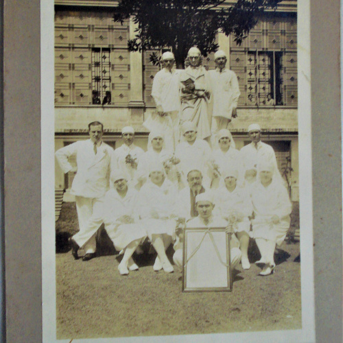 EQUIPO MEDICO PREMIADO MEDALLA FOTOGRAFÍA ANTIGUA 21 X 29 CM