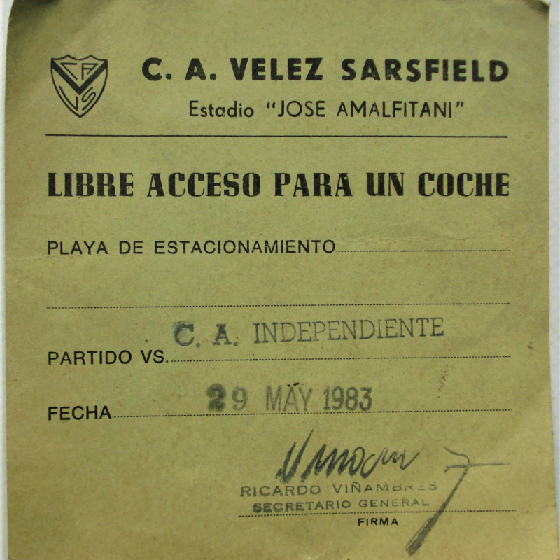 C.A. VELEZ SARFIELD J. AMALFI 1983 LIBRE ACCESO AL ESTACIONAMIENTO INDEPENDIENTE VS VELEZ