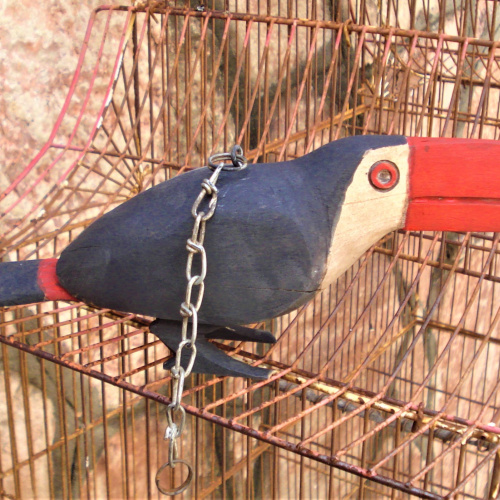 Tucan En Madera Una Sola Pieza Escultura Pintado A Mano