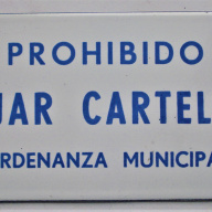 ENLOZADO PESADO PROHIBIDO FIJAR CARTELES ORDENANZA MUNICIPAL 20 X 10.5 CM