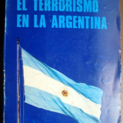 EL TERRORISMO EN LA ARGENTINA  PODER EJECUTIVO NACIONAL, NOVIEMBRE   DE 1979. ENCUADERNACIÓN EN  RÚSTICA ILUSTRADA. 30 X 22 CM. 424   PÁGINAS, ILUSTRADO CON GRAN CANTIDAD  DE DOCUMENTOS Y FOTOCOPIAS DE DIARIOS   DE LA ÉPOCA DETALLANDO EL ACCIONAR  DE LOS 