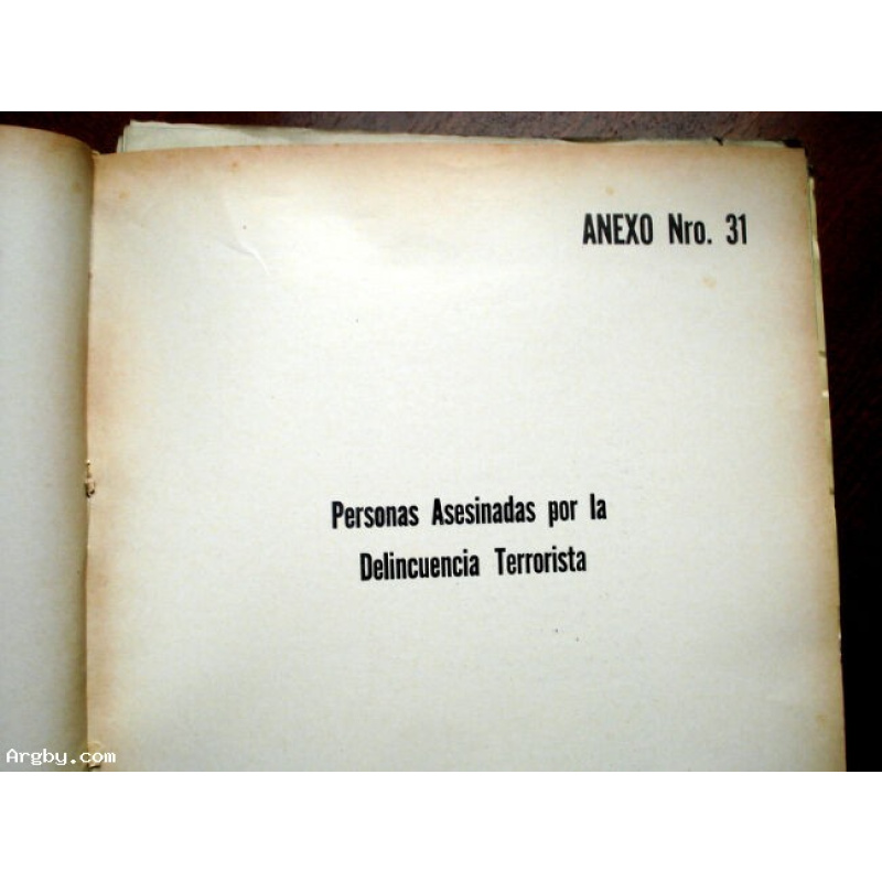 EL TERRORISMO EN LA ARGENTINA  PODER EJECUTIVO NACIONAL, NOVIEMBRE   DE 1979. ENCUADERNACIÓN EN  RÚSTICA ILUSTRADA. 30 X 22 CM. 424   PÁGINAS, ILUSTRADO CON GRAN CANTIDAD  DE DOCUMENTOS Y FOTOCOPIAS DE DIARIOS   DE LA ÉPOCA DETALLANDO EL ACCIONAR  DE LOS 