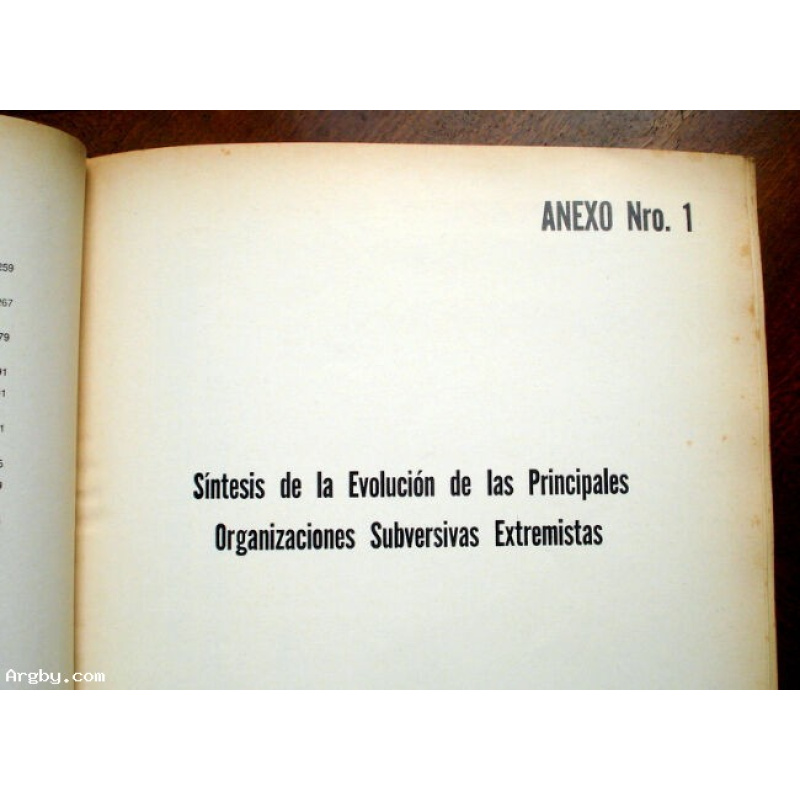 EL TERRORISMO EN LA ARGENTINA  PODER EJECUTIVO NACIONAL, NOVIEMBRE   DE 1979. ENCUADERNACIÓN EN  RÚSTICA ILUSTRADA. 30 X 22 CM. 424   PÁGINAS, ILUSTRADO CON GRAN CANTIDAD  DE DOCUMENTOS Y FOTOCOPIAS DE DIARIOS   DE LA ÉPOCA DETALLANDO EL ACCIONAR  DE LOS 