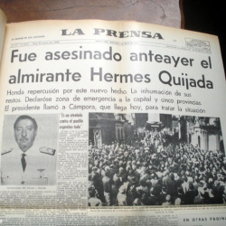 EL TERRORISMO EN LA ARGENTINA  PODER EJECUTIVO NACIONAL, NOVIEMBRE   DE 1979. ENCUADERNACIÓN EN  RÚSTICA ILUSTRADA. 30 X 22 CM. 424   PÁGINAS, ILUSTRADO CON GRAN CANTIDAD  DE DOCUMENTOS Y FOTOCOPIAS DE DIARIOS   DE LA ÉPOCA DETALLANDO EL ACCIONAR  DE LOS 