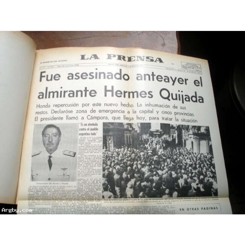 EL TERRORISMO EN LA ARGENTINA  PODER EJECUTIVO NACIONAL, NOVIEMBRE   DE 1979. ENCUADERNACIÓN EN  RÚSTICA ILUSTRADA. 30 X 22 CM. 424   PÁGINAS, ILUSTRADO CON GRAN CANTIDAD  DE DOCUMENTOS Y FOTOCOPIAS DE DIARIOS   DE LA ÉPOCA DETALLANDO EL ACCIONAR  DE LOS 