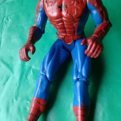Hombre araña 12 cm articulado cabeza brazos y piernas