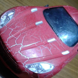 Hombre araña auto sin dos gomas sin tapa de bateria no anda espejos de puerta rotos