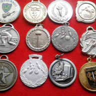 12 MEDALLAS SURTIDAS SE VENDE EL LOTE