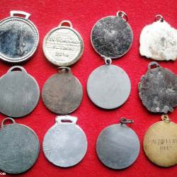 12 MEDALLAS SURTIDAS SE VENDE EL LOTE