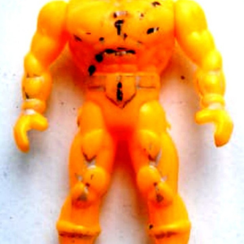 MUÑECO COLECCIONABLE 7,5 CM BRAZOS MOVIBLES