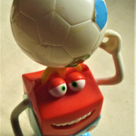 MUÑECO 2014 FUTBOL COLECCIONABLE MC DONALD`S 14 X 7 CM