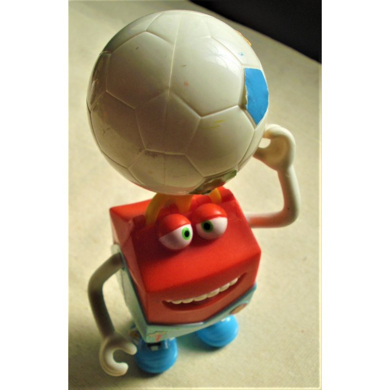 MUÑECO 2014 FUTBOL COLECCIONABLE MC DONALD`S 14 X 7 CM