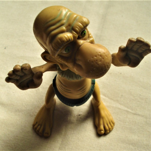 MUÑECO 2005 COLECCIONABLE  MC DONALD`S 11 X 7 CM