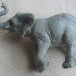 MUÑECO COLECCIONABLE ELEFANTE  6 x 4 cm