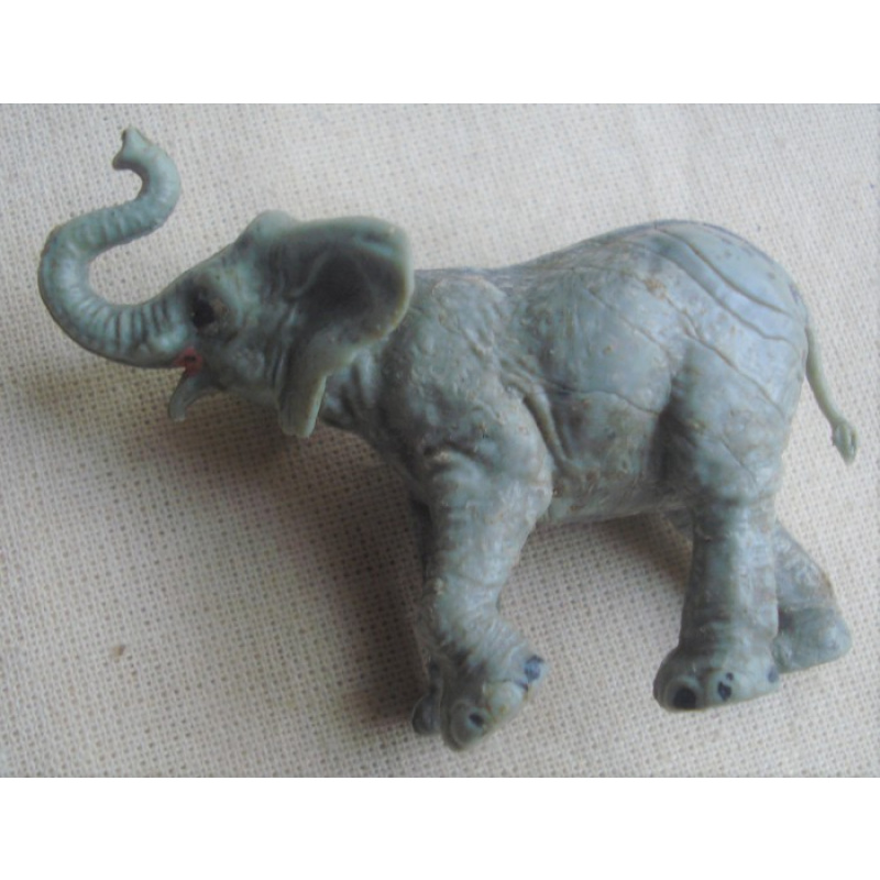 MUÑECO COLECCIONABLE ELEFANTE  6 x 4 cm