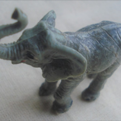 MUÑECO COLECCIONABLE ELEFANTE  6 x 4 cm